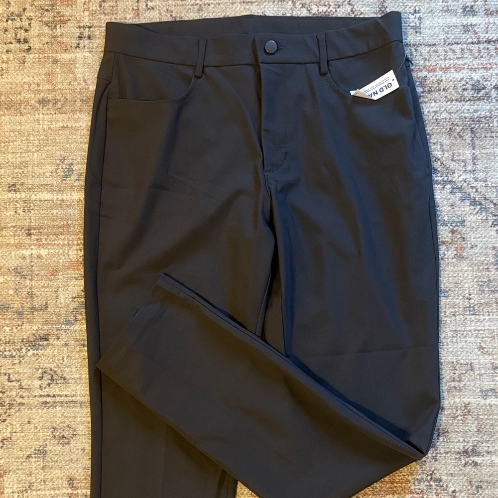 Old Navy Active Tech Hybrid 33x32 Slim Stretch NWT